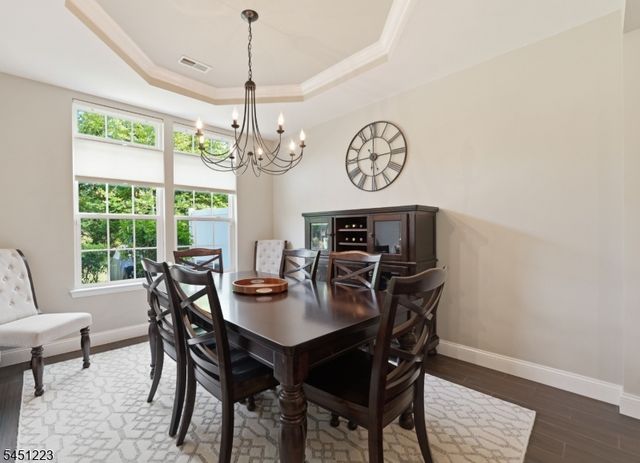 51 Oak Leaf Ln, Tinton Falls Boro, NJ 07712