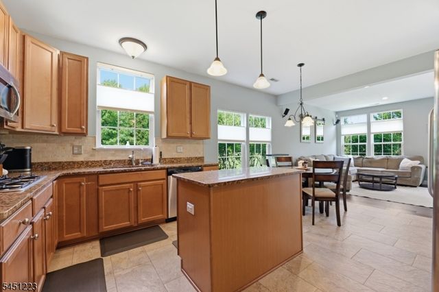 51 Oak Leaf Ln, Tinton Falls Boro, NJ 07712