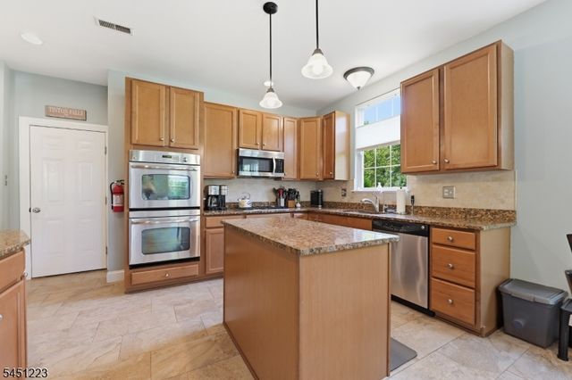 51 Oak Leaf Ln, Tinton Falls Boro, NJ 07712