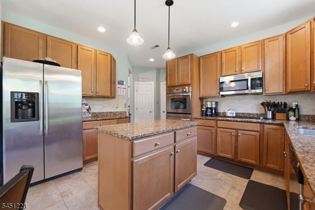 51 Oak Leaf Ln, Tinton Falls Boro, NJ 07712