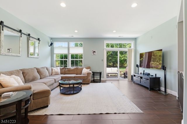 51 Oak Leaf Ln, Tinton Falls Boro, NJ 07712