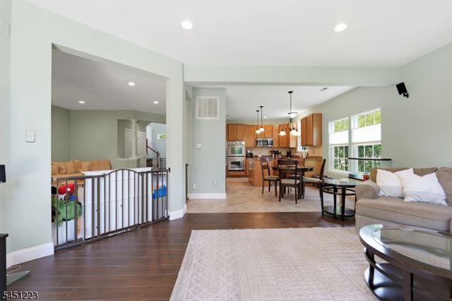 51 Oak Leaf Ln, Tinton Falls Boro, NJ 07712