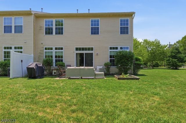 51 Oak Leaf Ln, Tinton Falls Boro, NJ 07712