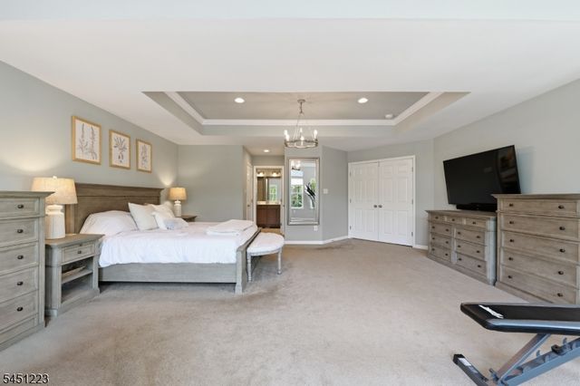 51 Oak Leaf Ln, Tinton Falls Boro, NJ 07712