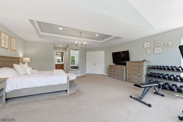 51 Oak Leaf Ln, Tinton Falls Boro, NJ 07712