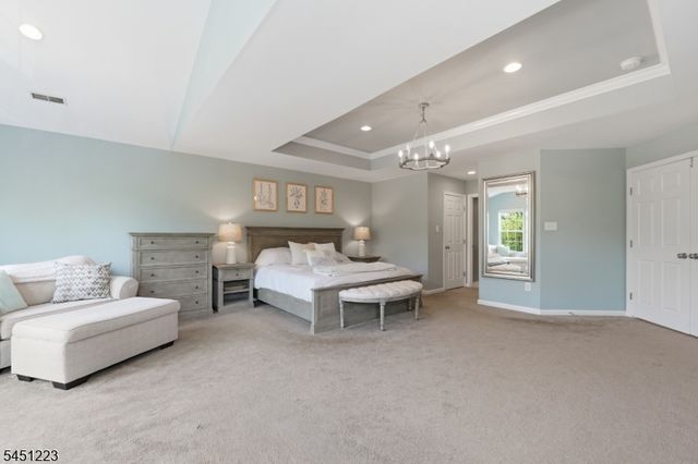 51 Oak Leaf Ln, Tinton Falls Boro, NJ 07712