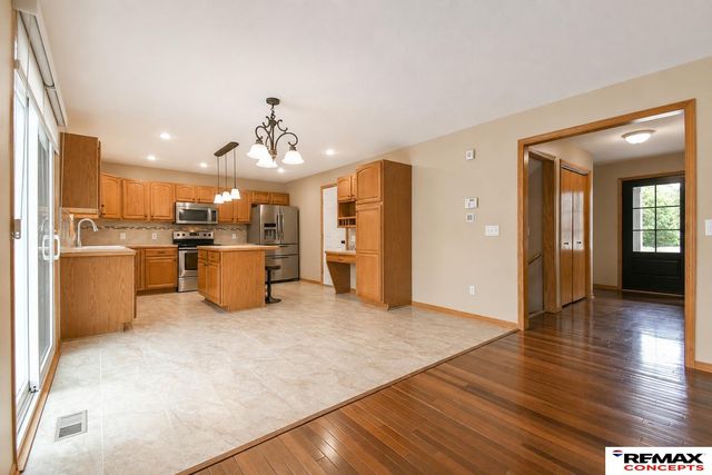 7414 S 48th Street, Lincoln, NE 68516