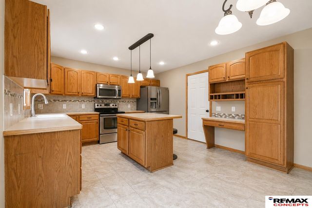 7414 S 48th Street, Lincoln, NE 68516