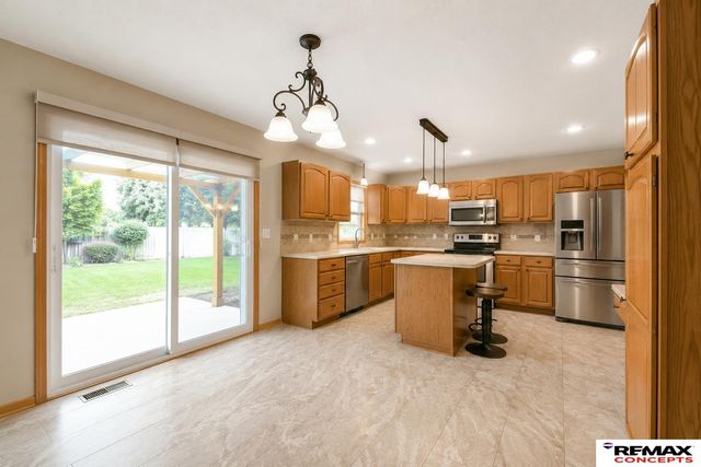 7414 S 48th Street, Lincoln, NE 68516