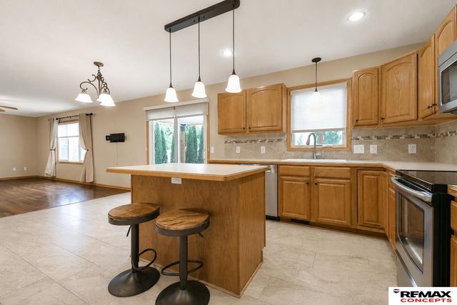 7414 S 48th Street, Lincoln, NE 68516