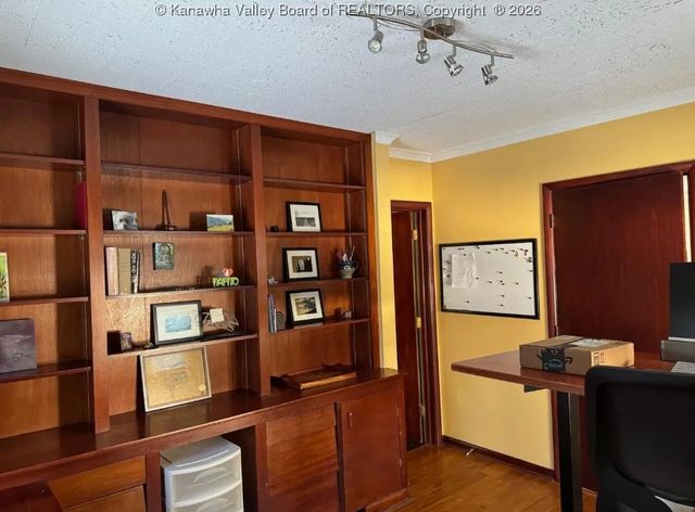 2307 Fairfax Road, South Charleston, WV 25303