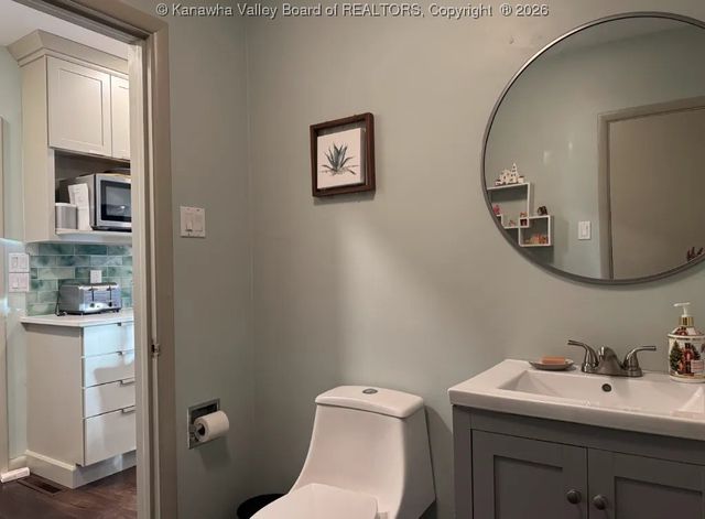 2307 Fairfax Road, South Charleston, WV 25303