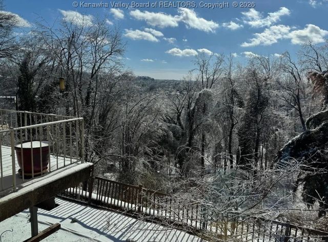 2307 Fairfax Road, South Charleston, WV 25303