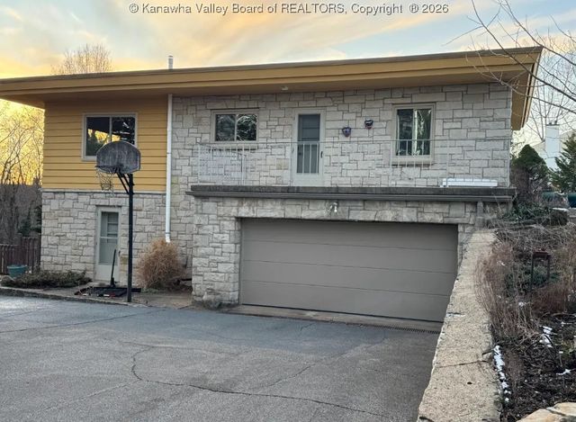 2307 Fairfax Road, South Charleston, WV 25303