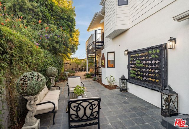 31 Cedar Lane, Santa Barbara, CA 93108