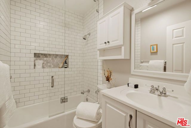 4914 Mcconnell Avenue, Los Angeles, CA 90066