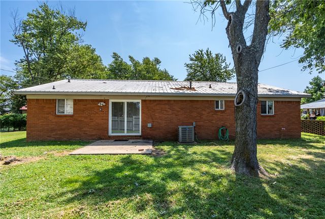 840 Eastgate Street, Siloam Springs, AR 72761