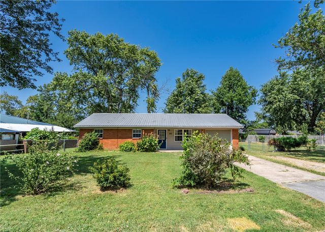 840 Eastgate Street, Siloam Springs, AR 72761