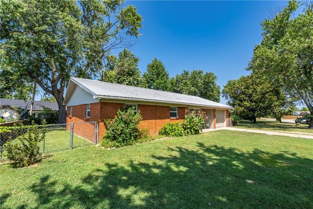 840 Eastgate Street, Siloam Springs, AR 72761