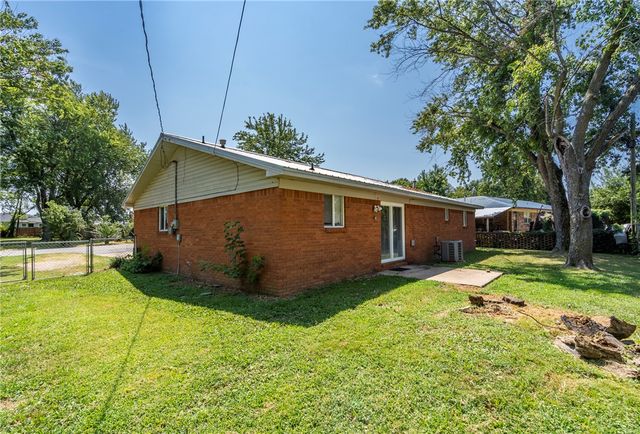 840 Eastgate Street, Siloam Springs, AR 72761