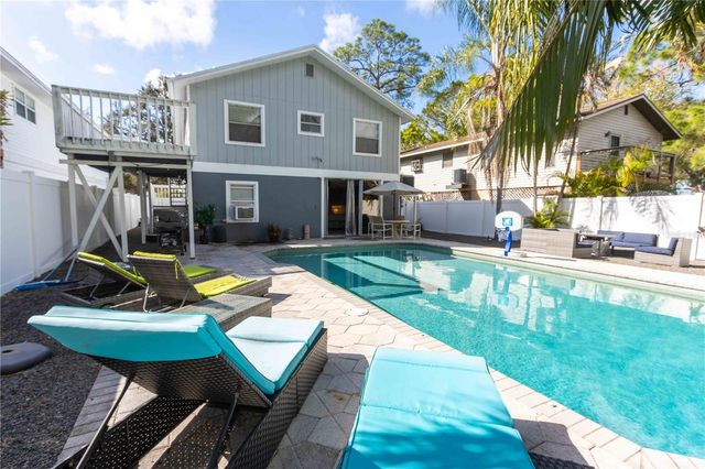 815 FLORIDA AVENUE, Palm Harbor, FL 34683