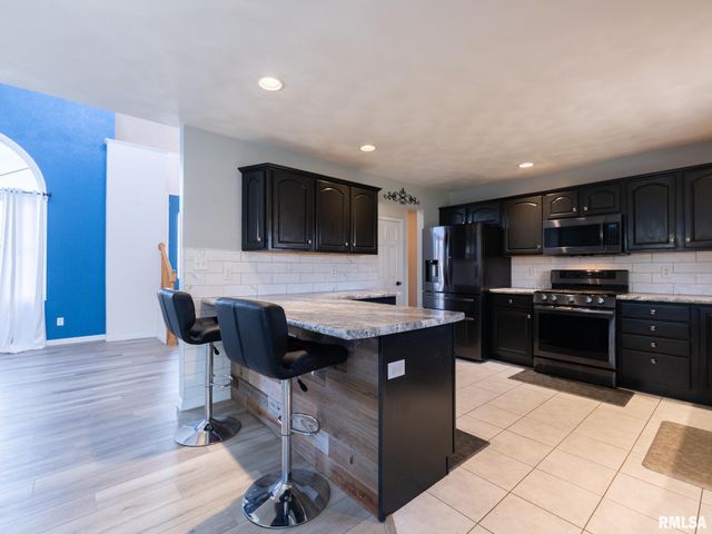 1404 HARDT Court, Pekin, IL 61554