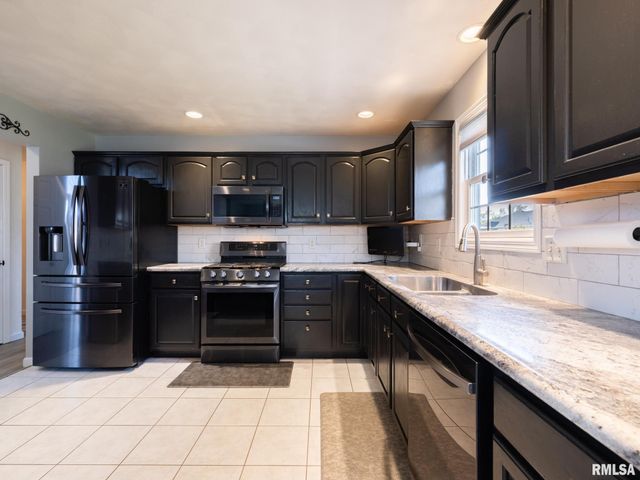 1404 HARDT Court, Pekin, IL 61554