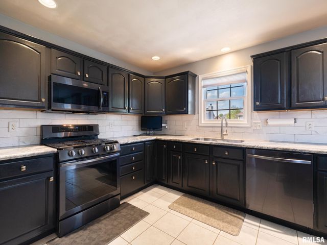 1404 HARDT Court, Pekin, IL 61554