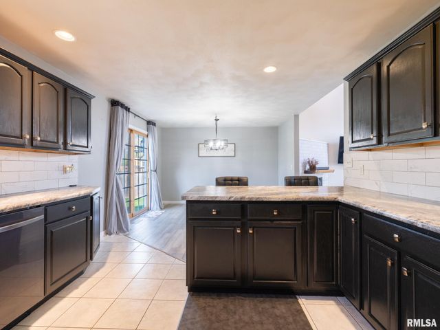 1404 HARDT Court, Pekin, IL 61554