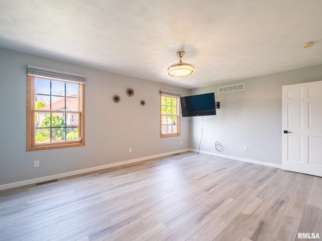 1404 HARDT Court, Pekin, IL 61554