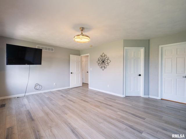1404 HARDT Court, Pekin, IL 61554