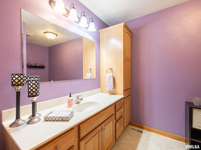 1404 HARDT Court, Pekin, IL 61554