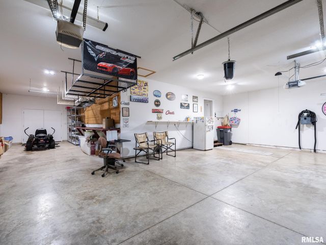 1404 HARDT Court, Pekin, IL 61554