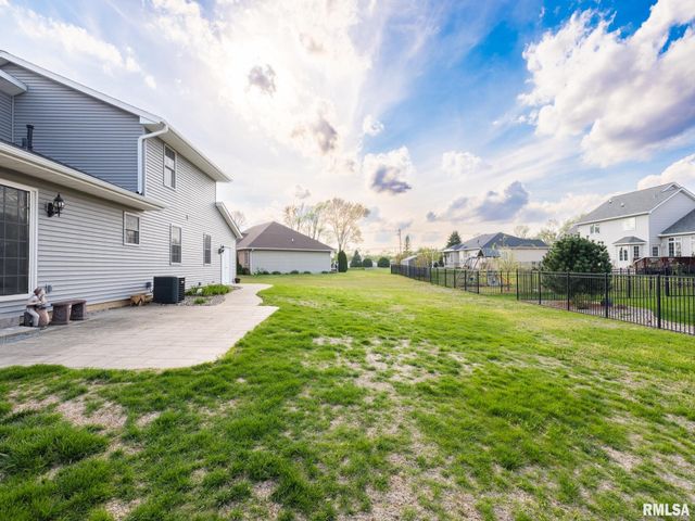 1404 HARDT Court, Pekin, IL 61554