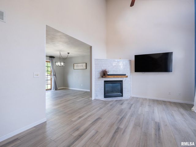 1404 HARDT Court, Pekin, IL 61554