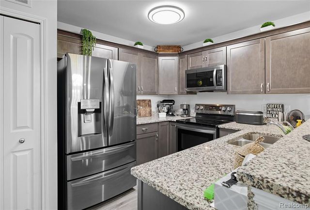 45678 Aragon Lane, Canton, MI 48187