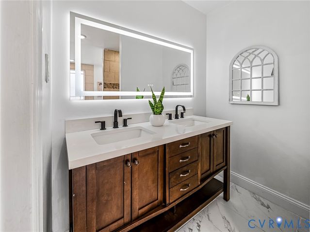 2002 Castle Glen Ct, Chesterfield, VA 23236