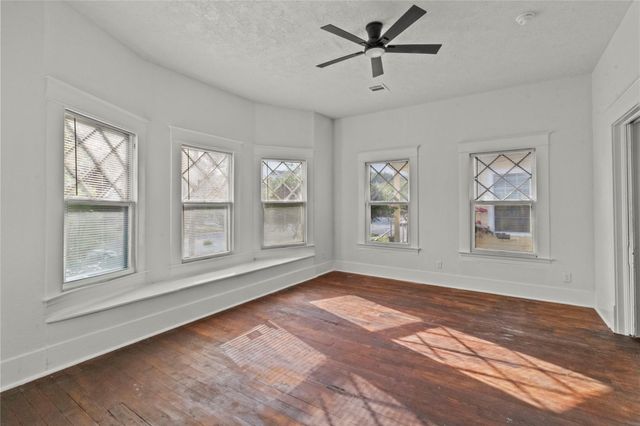 2006 31st Street, Galveston, TX 77550