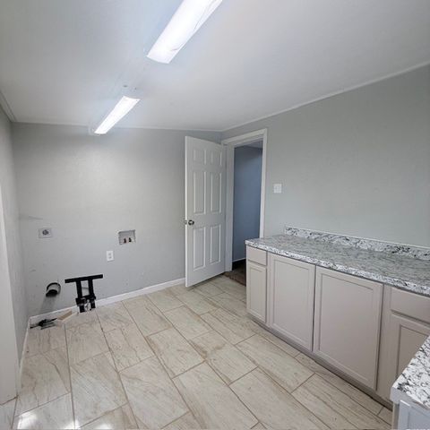 2621 Old Marlin, Waco, TX 76705