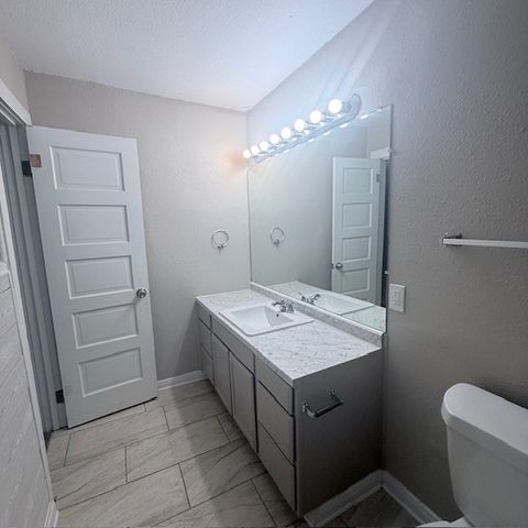 2621 Old Marlin, Waco, TX 76705