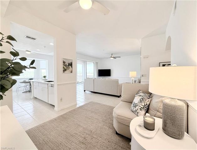 8555 Naples Heritage DR 246, Naples, FL 34112
