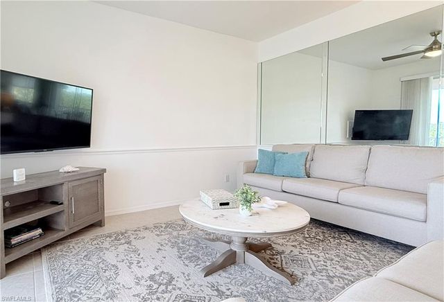 8555 Naples Heritage DR 246, Naples, FL 34112
