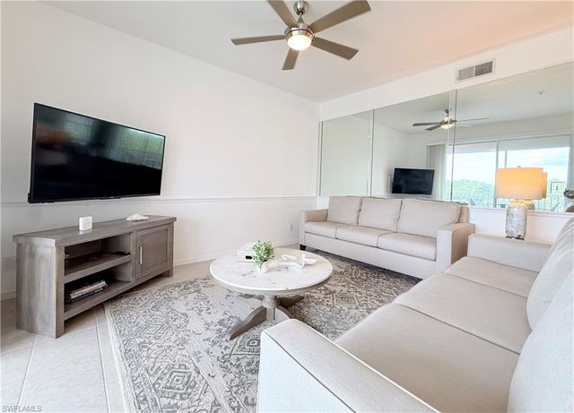 8555 Naples Heritage DR 246, Naples, FL 34112