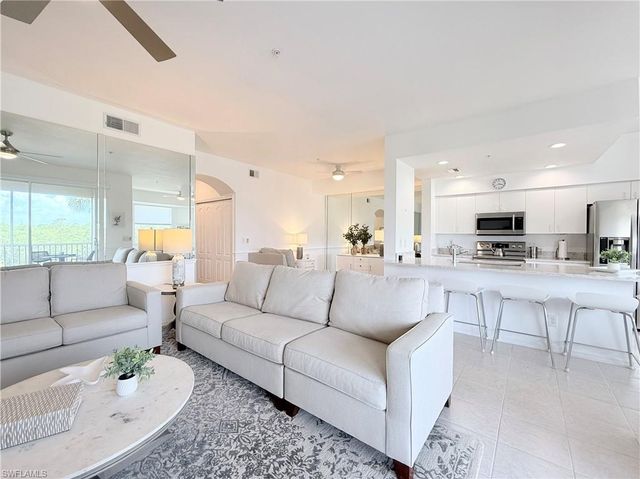 8555 Naples Heritage DR 246, Naples, FL 34112