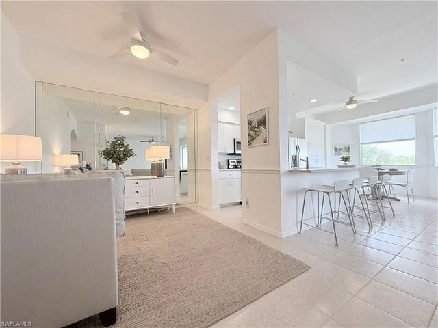 8555 Naples Heritage DR 246, Naples, FL 34112