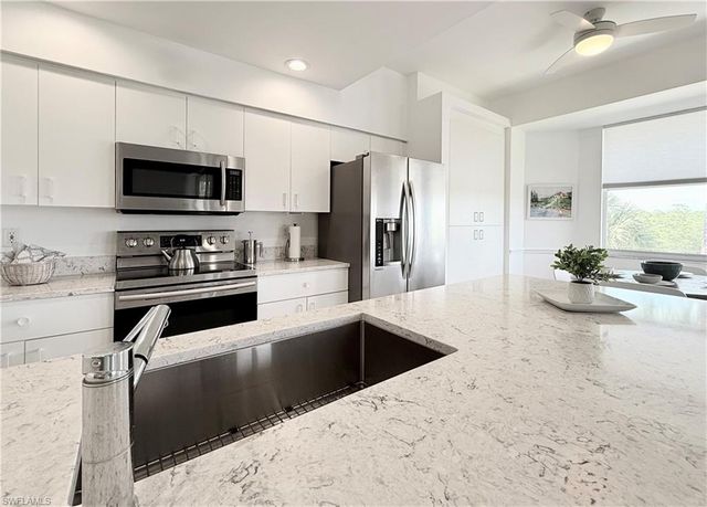 8555 Naples Heritage DR 246, Naples, FL 34112