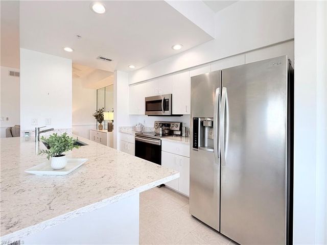 8555 Naples Heritage DR 246, Naples, FL 34112
