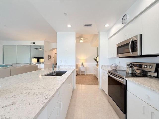 8555 Naples Heritage DR 246, Naples, FL 34112