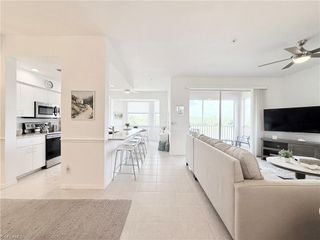 8555 Naples Heritage DR 246, Naples, FL 34112