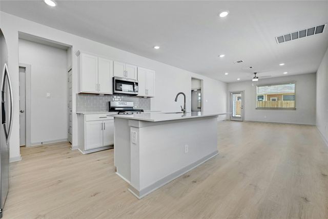 121 NEW HAVEN ST, San Marcos, TX 78666